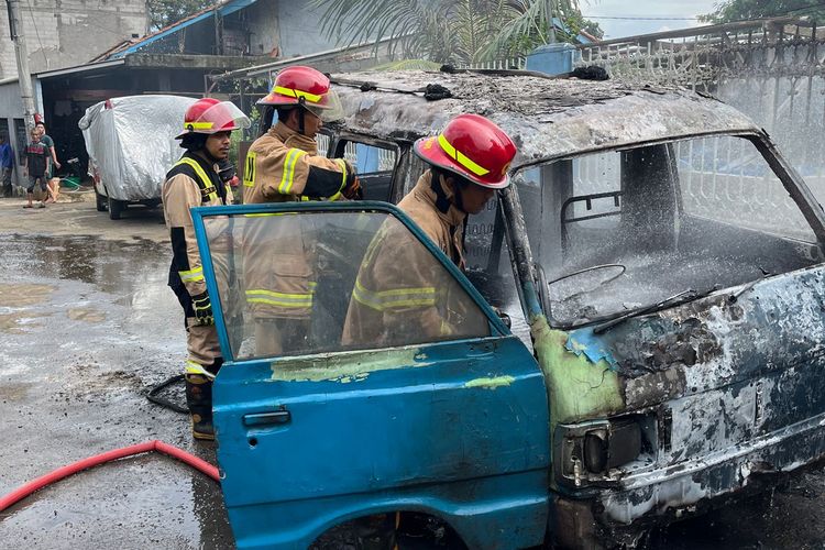 Kebakaran Mobil di Bojongsari Depok