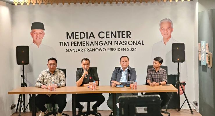 TPN Persilakan KPU Beri Sanksi Pendukung Ganjar-Mahfud jika Langgar Aturan Debat karena Acungkan 3 Jari