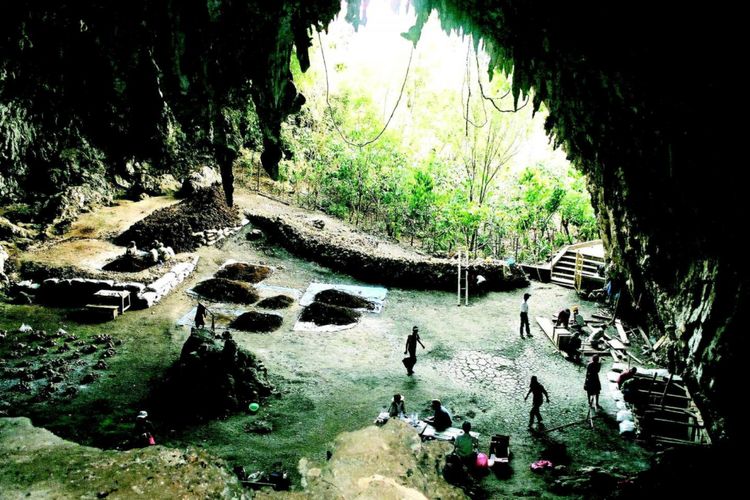 Gua tempat di mana fosil dari Homo floresiensis pertama kali ditemukan di Flores 