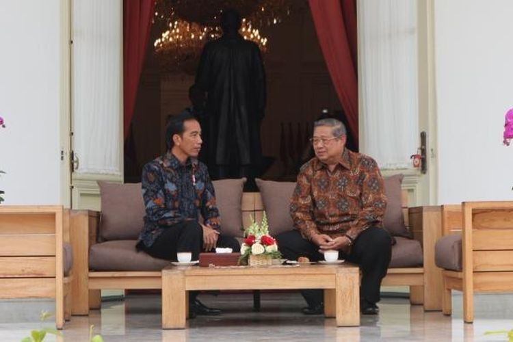 Presiden Joko Widodo menerima Presiden keenam Susilo Bambang Yudhoyono di Istana Merdeka, Jakarta, Kamis (9/3/2017).