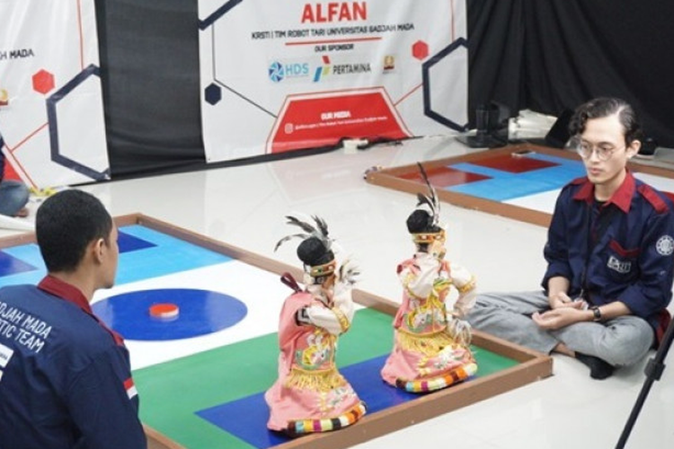 Gadjah Mada Robotic Team (GMRT) yang diwakili Tim Alfan berhasil meraih juara 1 sekaligus juara Desain dan Artistik Terbaik Divisi Kontes Robot Seni Tari (KRI) Indonesia 2022.