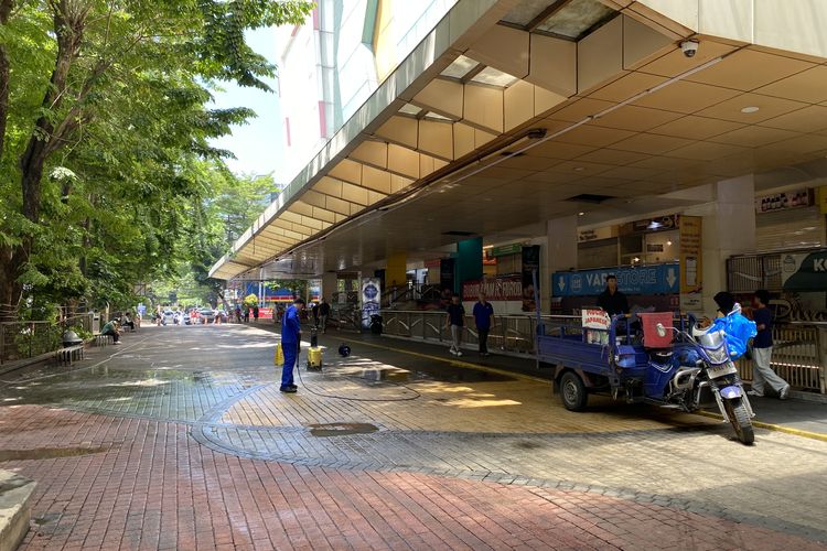 Blok M Sepi Jelang Lebaran, Toko Tutup, Pengunjung Hanya Bisa Menikmati Sunyi