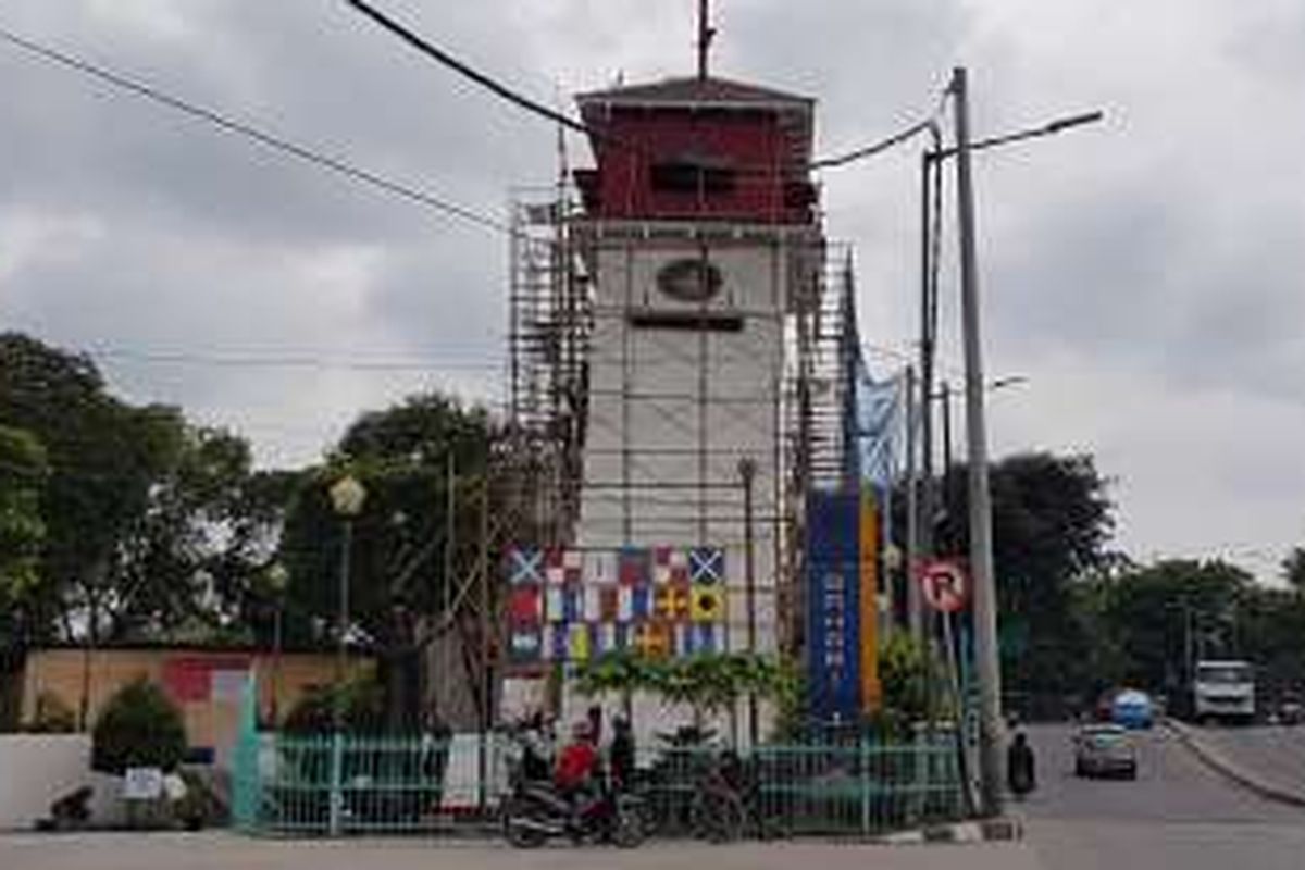 Kondisi Menara Syahbandar di Penjaringan, Jakarta Utara, Minggu (23/10/2016). Menara ini sedang dalam proses restorasi oleh pihak pengelola Museum Bahari hingga akhir November 2016.