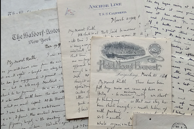 Kumpulan surat pendaki Gunung Everest, George Mallory, sebelum dinyatakan hilang pada 8 Juni 1924.