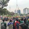 Massa Demonstran dari BEM SI Tertahan di Jalan Medan Merdeka Barat