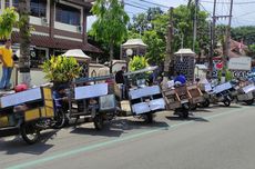 Protes Jalan Rusak, Warga Trenggalek Parkir Gerobak Sayur di Kantor DPRD