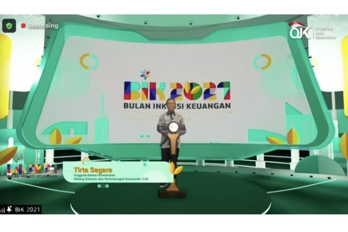 Anggota Dewan Komisioner Bidang Edukasi dan Perlindungan Konsumen OJK Tirta Segara saat menyampaikan Opening Remarks pada Penutupan BIK 2021.