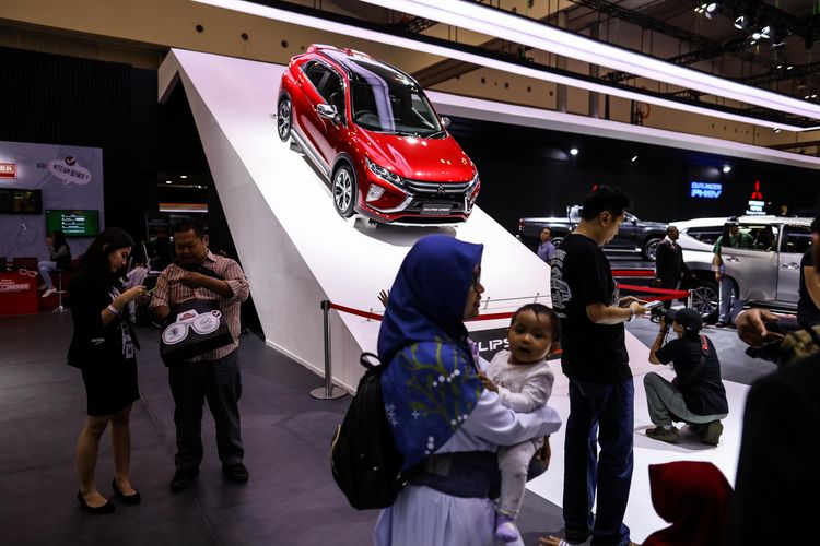 Suasana pameran Gaikindo Indonesia Internasional Auto Show (GIIAS) 2019 di Indonesia Convention Exebition (ICE) BSD, Serpong, Tangerang, Banten, Kamis (25/7/2019). GIIAS 2019 yang akan berlangsung 18 - 28 juli 2019 diikuti 20 merek kendaraan penumpang, 10 merek kendaraan komersil dan koroseri dan 12 merek sepeda motor.