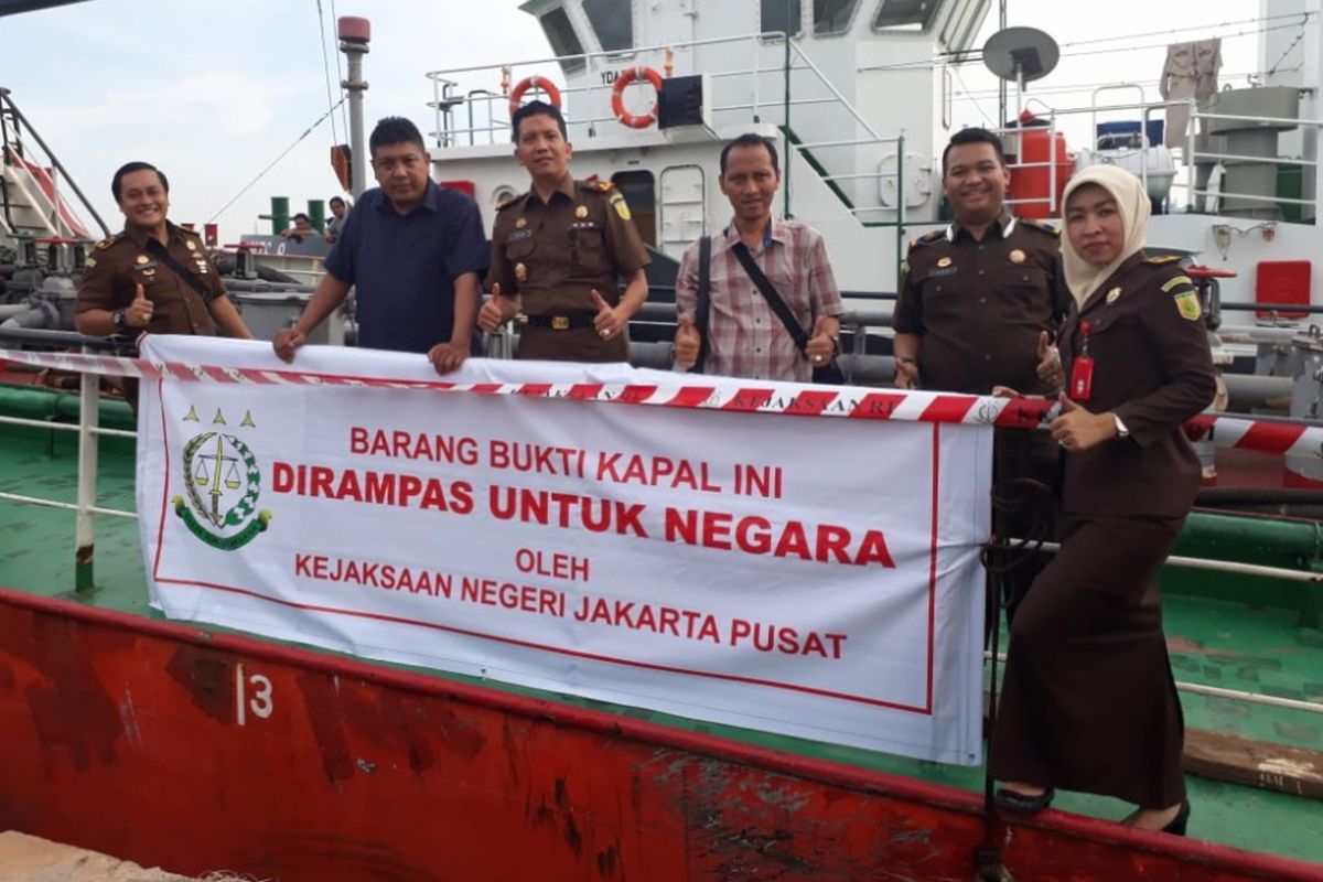 Kejaksaan telah mengamankan sebuah sebuah kapal tanker bernama Matahari Laut di Batam, Selasa (24/4/2018).