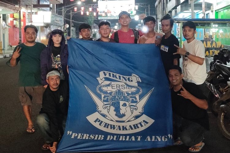 Bobotoh Asal Karawang Jalan Kaki demi Nonton Persib Vs Persijap