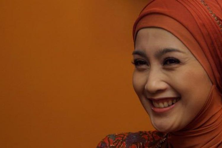 Artis peran Desy Ratnasari hadir dalam jumpa pers sinetron seri berjudul Cinta Sejati di MD Entertainment, Jakarta, Kamis (1/12/2011).