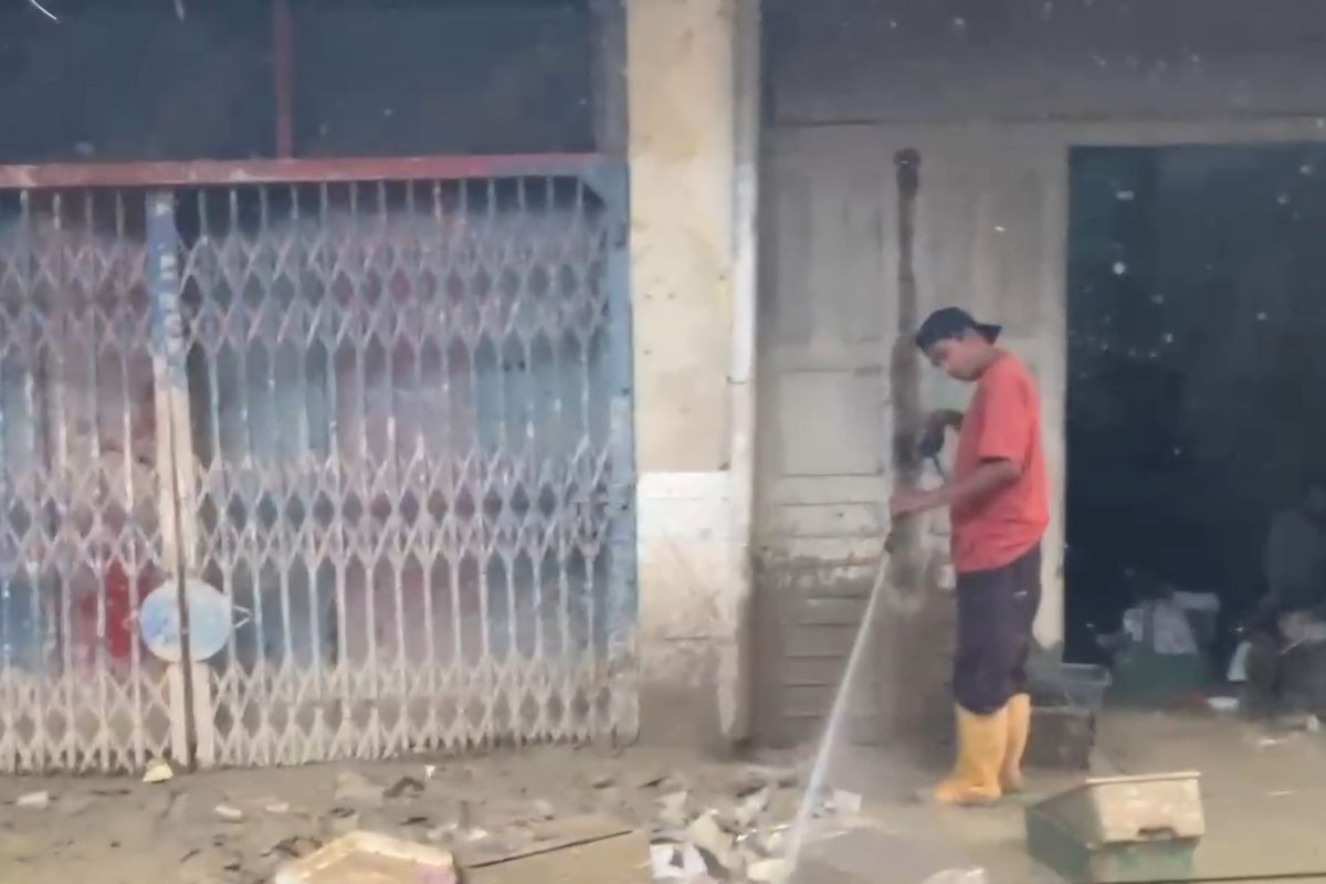 50 Hari Usai Banjir Bandang, Pasar Kuala Simpang Aceh Tamiang Mulai Berdenyut Lemah...