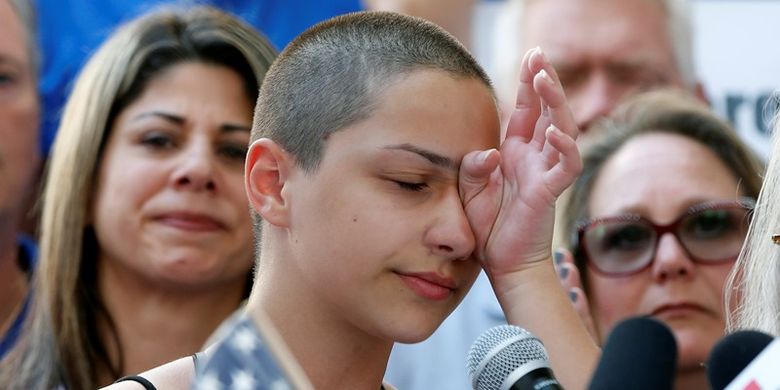 Emma Gonzalez, pelajar SMA Marjory Stoneman Douglas yang berlindung di auditorium sekolah saat penembakan berlangsung. (AFP/Rhona Wise)