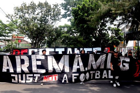 Aremania Hitamkan Malang Raya untuk Tragedi Kanjuruhan