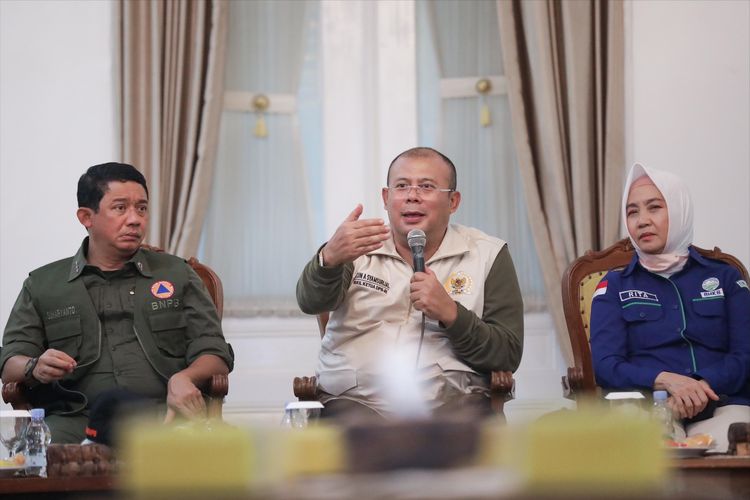 Wakil Ketua DPR Cucun Ahmad Syamsurijal mengadakan rapat koordinasi (Rakor) dengan pimpinan kementerian dan lembaga terkait untuk membahas program penanggulangan pasca-bencana di Sukabumi. 