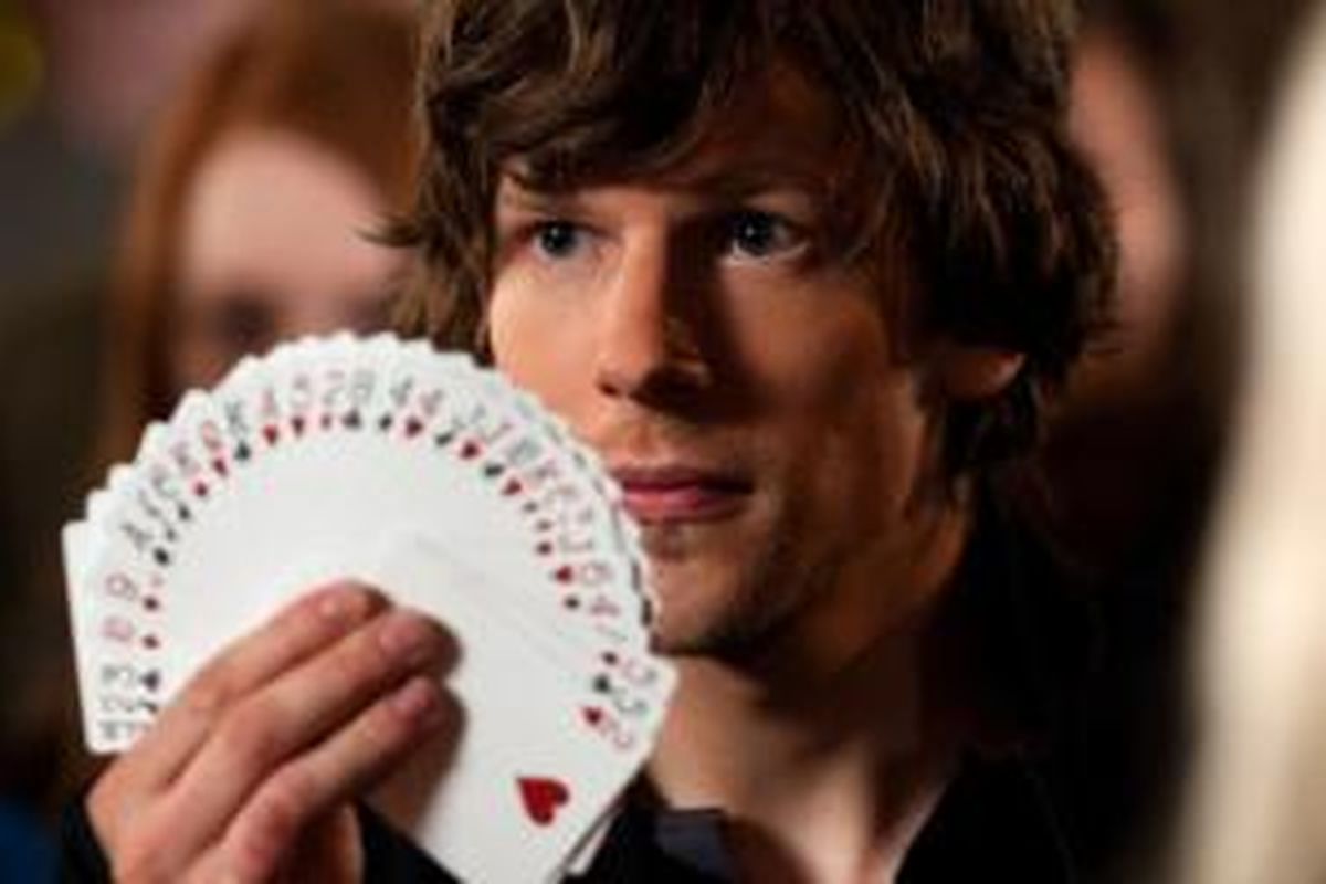 Jesse Eisenberg dalam film Now You See Me (2013).