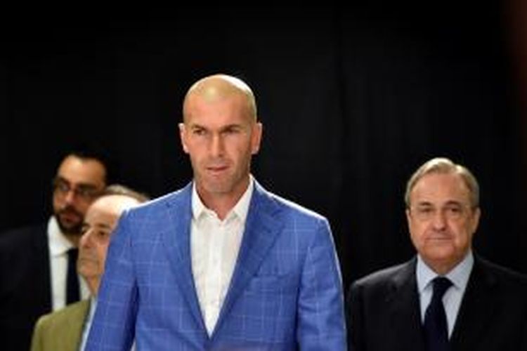 Zinedine Zidane diumumkan sebagai pelatih tim utama Real Madrid untuk menggantikan Rafael Benitez, Senin (4/12/2016).