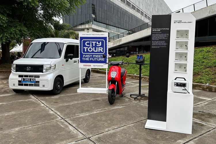 Berkolaborasi dengan Jakarta Good Guide (JGG), Honda mengajak peserta berwisata di berbagai lokasi menarik di Jakarta menggunakan mobil-mobil elektrifikasi Honda, mulai dari Honda e, All New Honda Accord RS e:HEV dan All New Honda CR-V RS e:HEV.