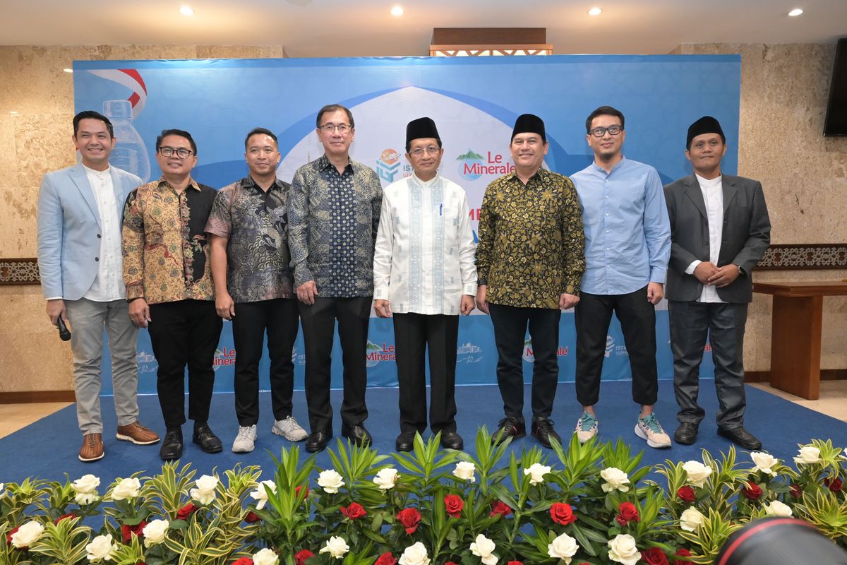 Jalin Kerja Sama dengan Masjid Istiqlal, Produk Asli Milik Indonesia Le Minerale Tebarkan Kebaikan