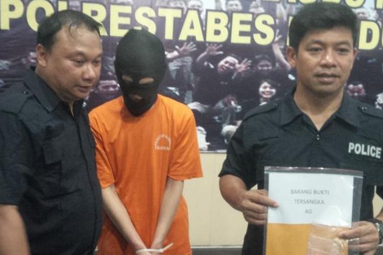 Seorang pria warga Pasirluyu, Kota Bandung, berinisial AG ?(25) ditangkap Satuan Reserse Narkoba Polrestabes Bandung, Minggu (19/2/2017) lalu.