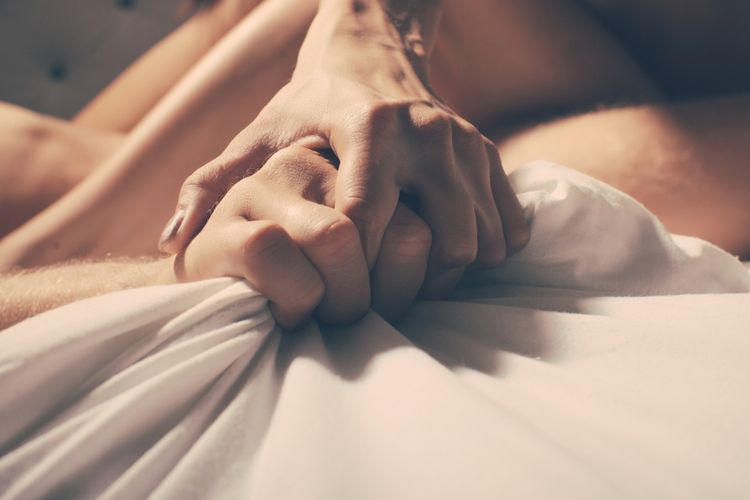 Beberapa pasangan mungkin bertanya-tanya apakah bisa hamil ketika malam pertama tidak berdarah usai melakukan hubungan seksual dengan penetrasi? 