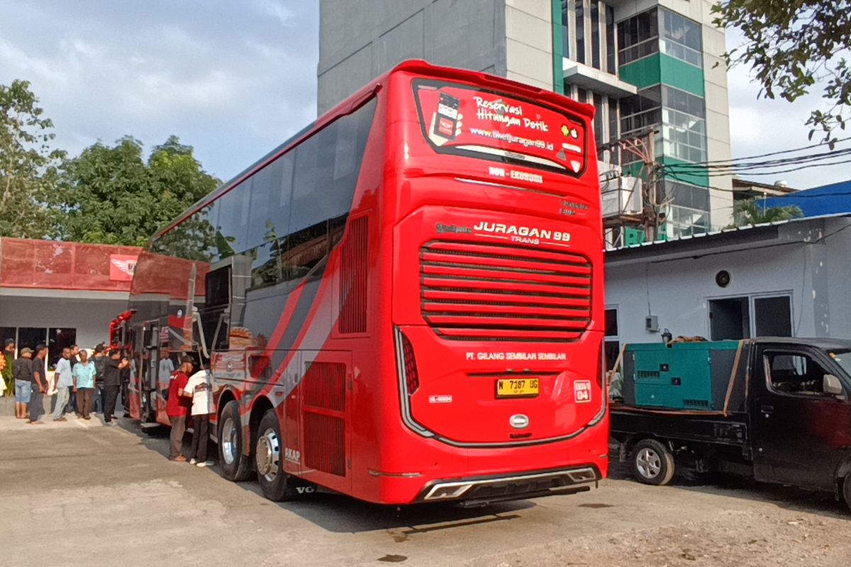 Bus tingkat sleeper PO Juragan 99 Trans 