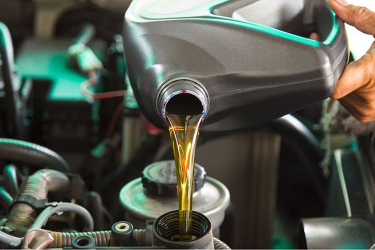 Apa yang Membuat Oli Mesin Mobil Lebih Awet? Ini Penjelasan Bengkel