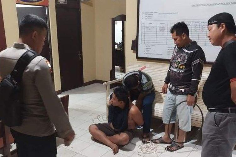 Tersangka ayah pembunuh ibu 2 bocah di Lampung Tengah yang buron sejak 2015 dicokok polisi di Kalimantan Barat.
