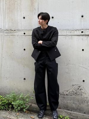 Lee Chae Min tampil stylish di luar layar. Intip 8 gaya kasual dan elegan pemeran Bon Appétit, Your Majesty yang bisa jadi inspirasi hangout.