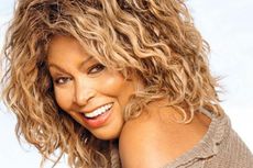 Tina Turner Rayakan Pernikahan secara Buddha 