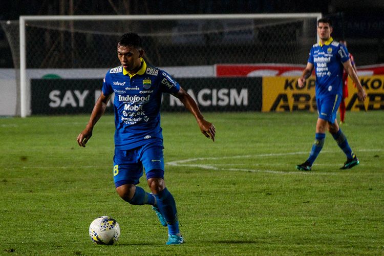 Gelandang Persib Bandung, Abdul Aziz Lufti Akbar. 