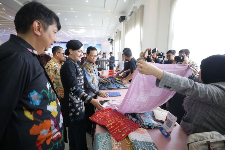 Kepala Eksekutif Pengawas Perilaku Pelaku Usaha Jasa Keuangan, Edukasi dan Pelindungan Konsumen OJK Friderica Widyasari Dewi di sela-sela sosialisasi edukasi keuangan di Sulawesi Selatan