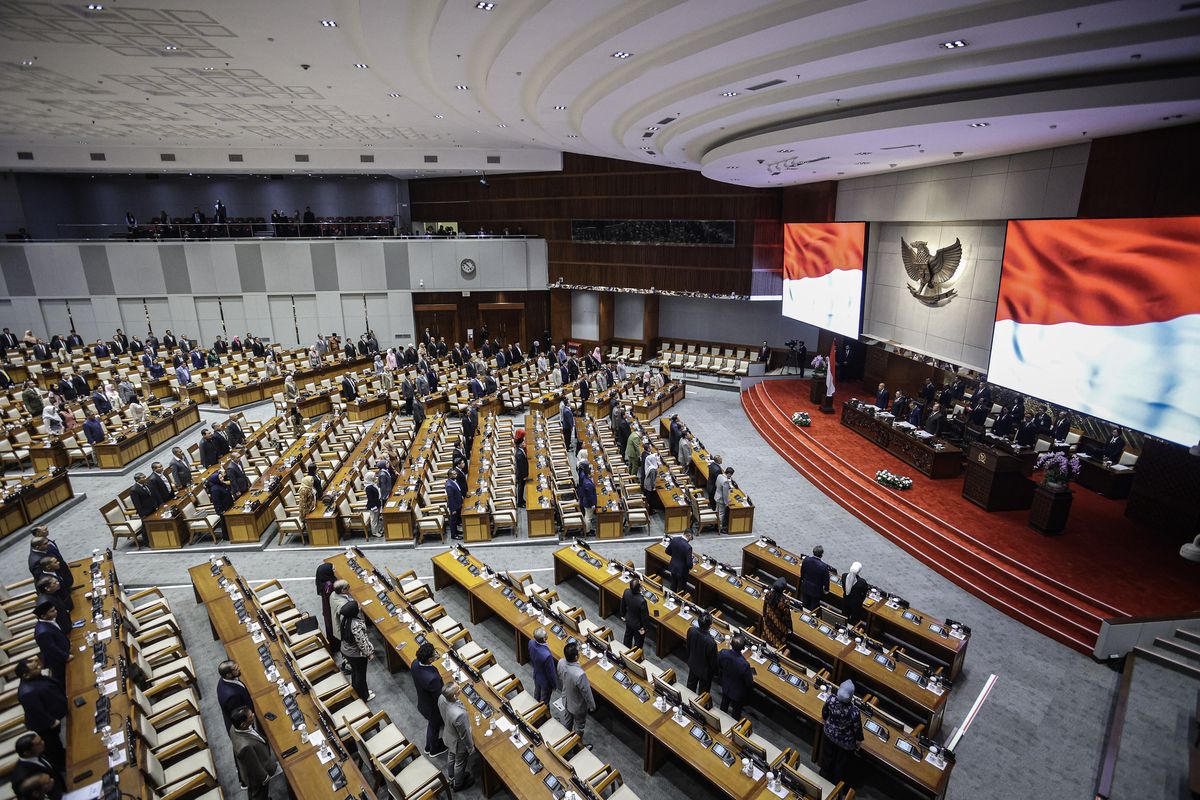 Suasana Rapat Paripurna DPR Ke-11 Masa Persidangan II Tahun Sidang 2024-2025 di Kompleks Parlemen, Senayan, Jakarta, Kamis (23/1/2025). Rapat Paripurna DPR menyetujui Rancangan Undang-Undang (RUU) tentang Perubahan Keempat atas Undang-Undang Nomor 4 Tahun 2009 tentang Pertambangan Mineral dan Batu Bara untuk menjadi RUU usul inisiatif DPR. 