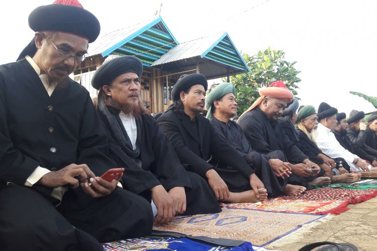 Ratusan jemaah An Natair di Kabupaten Gowa, Sulawesi Selatan berlebaran lebih awal dari yang ditetapkan pemerintah. Sabtu, (24/6/2017).