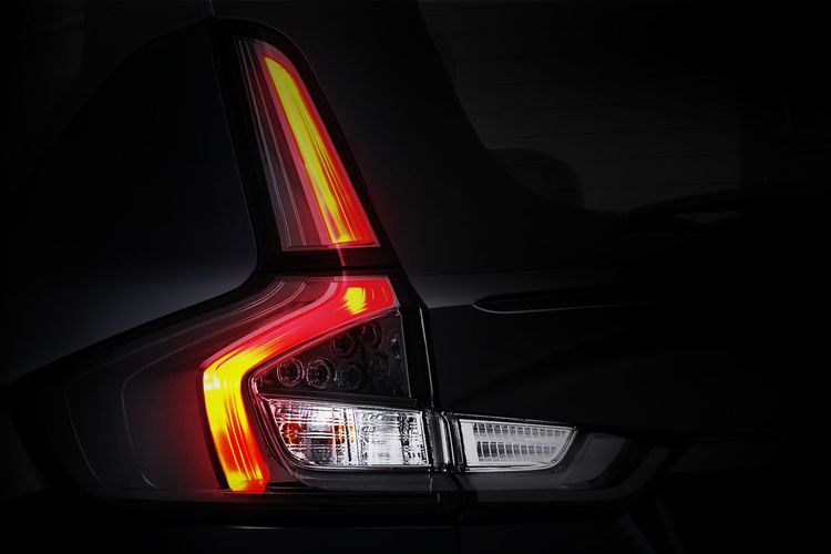 Suzuki XL7 Hybrid Alpha Kuro