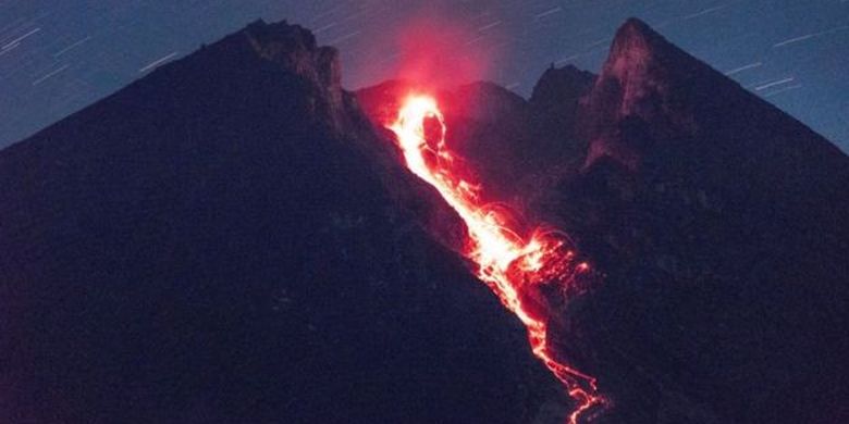 Membaca tanda alam adalah kebiasaan warga Merapi untuk mengetahui Merapi punya gawe atau tidak. 