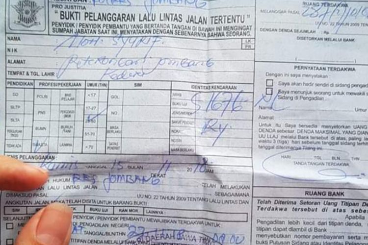 Surat Tilang yang diterima anggota DPRD Kabupaten Jombang, Muhammad Syarif Hidayatullah. (Dokumentasi Muhammad Syarif Hidayatullah)