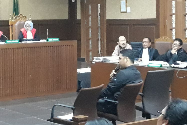 Asisten Fredrich Yunadi, Achmad Rudiansyah bersaksi di Pengadilan Tipikor Jakarta, Kamis (12/4/2018).