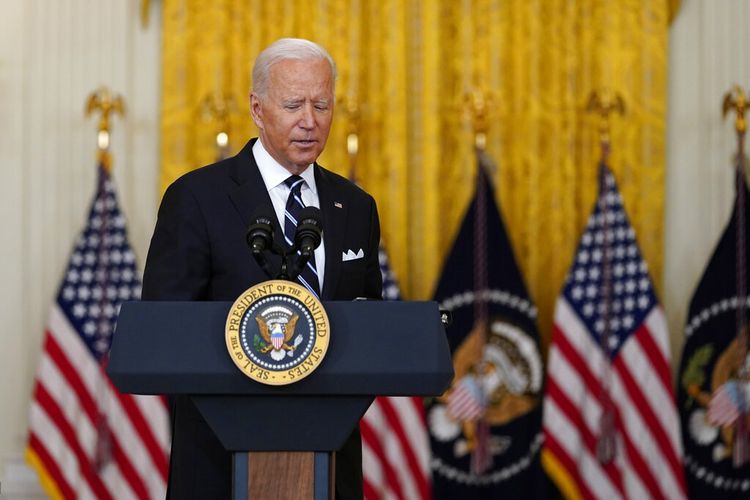 Presiden AS Joe Biden berbalik untuk pergi setelah berbicara dari Ruang Timur Gedung Putih di Washington, Rabu, 18 Agustus 2021.