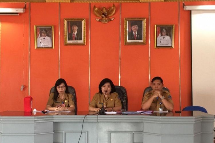 Kepala Dinas Kesehatan Provinsi Sulut Debbie Kalalo didampingi jajarannya saat memberikan penjelasan, Selasa (8/1/2019).