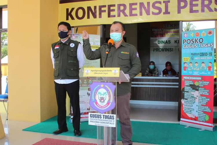 Juru Bicara Gugus Tugas Covid-19 dr. Triyanto Bialangi, M.Kes memberikan keterangan pers perkembangan pencegahan dan penangan Covid-19 di Provinsi Gorontalo.