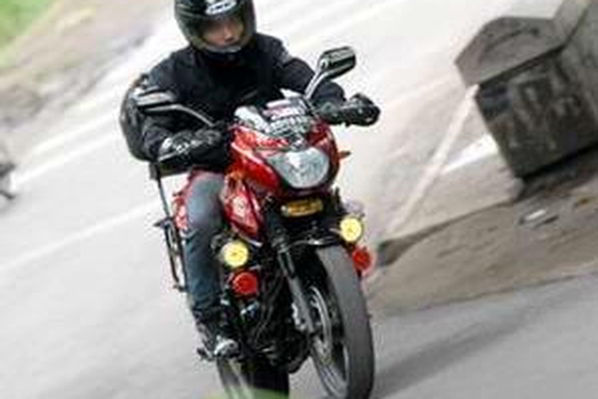 Bajaj Pulsar 200 DTSi sedang menjalani tes