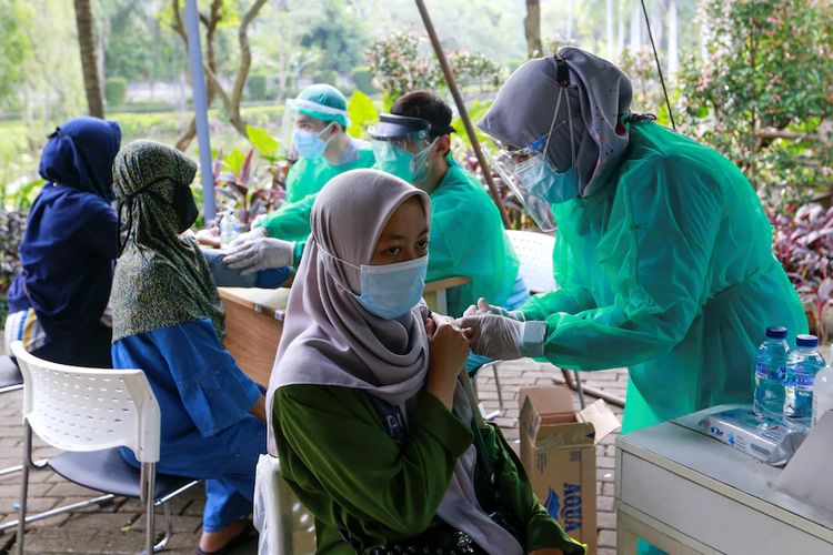 Program vaksinasi Indonesia tidak berlangsung secepat yang diharapkan.