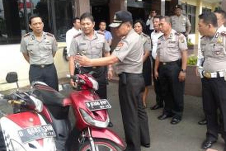 Kapolda Metro Jaya Irjen Pol Unggung Cahyono mengimbau masyarakat agar tidak main hakim sendiri terhadap pelaku pencurian motor saat kunjungan di Polres Metro Jakarta Selatan, Senin, (2/3/2015).