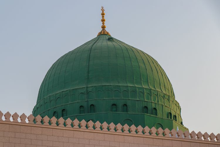 Masjid Nabawi di Arab Saudi yang memiliki kubah berwarna hijau