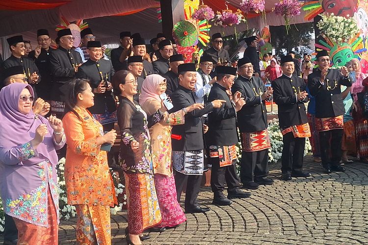 Pramono dan Rano Karno Joget "Stecu" Bareng Usai Upacara HUT Jakarta