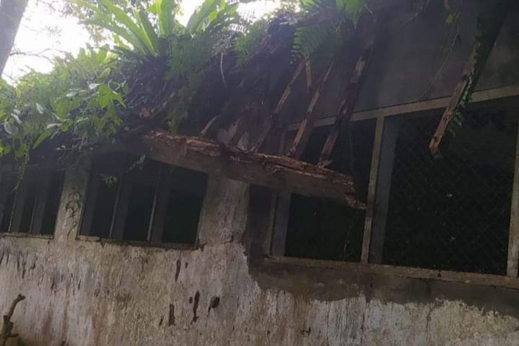 Kondisi bangunan SD Negeri 3 Sadahayu, Kecamatan Majenang, Kabupaten Cilacap, Jawa Tengah, memprihatinkan.