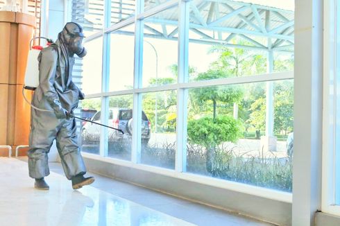 Bandara Internasional Lombok Disemprot Cairan Disinfektan