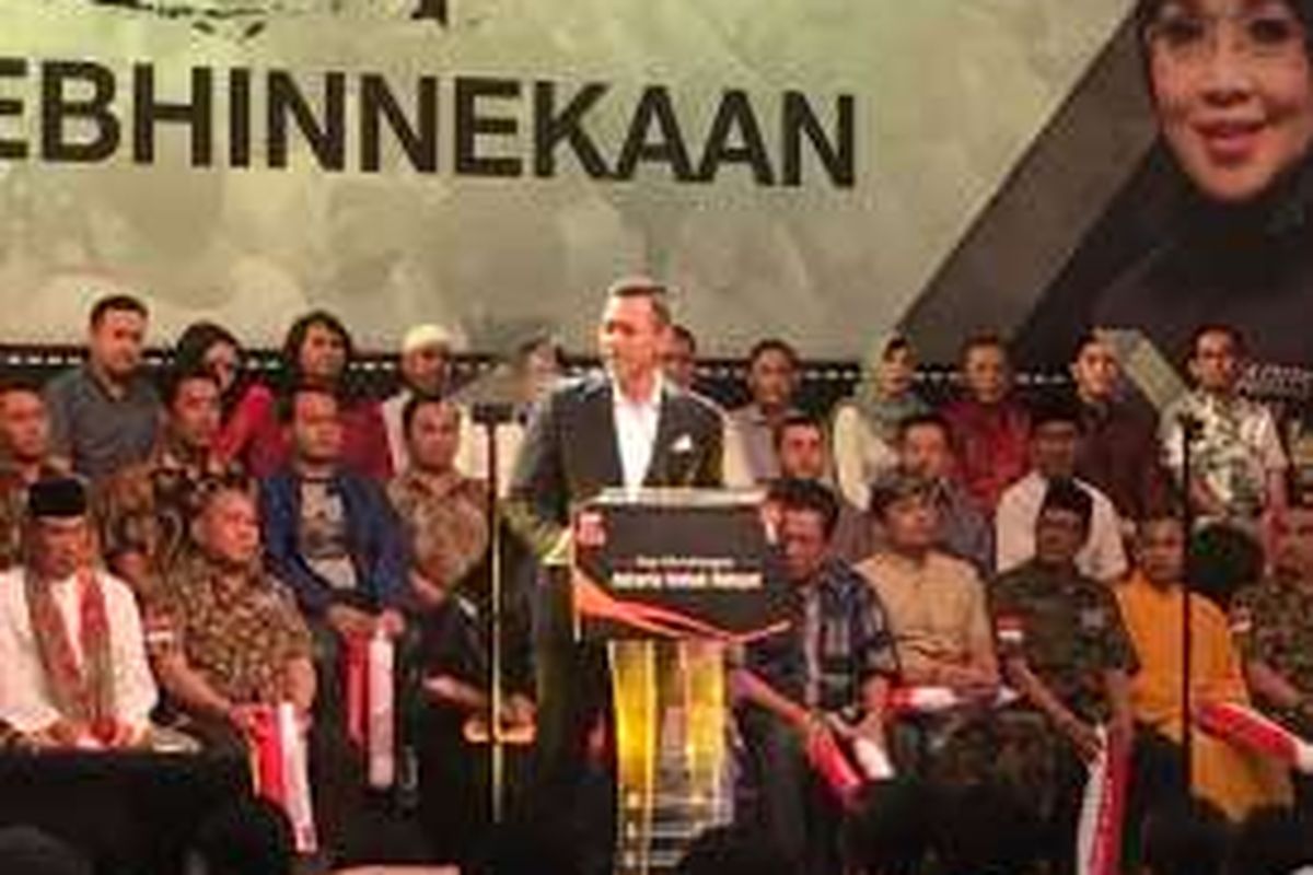 Calon gubernur DKI Jakarta nomor pemilihan satu, Agus Harimurti Yudhoyono, menyampaikan orasi politik dalam kampanye terbatas di Hotel Dharmawangsa, Jakarta Selatan, Minggu (11/12/2016).