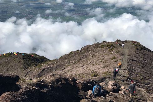 Viral Video Balita Diajak Naik Gunung Kerinci, Sandiaga Soroti Keselamatan